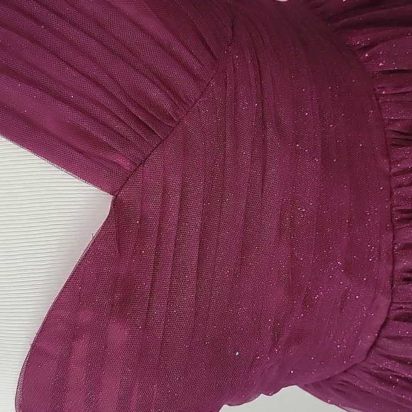 NEW Hailey Logan Off the Shoulder Party Dress - Picture 6 of 11